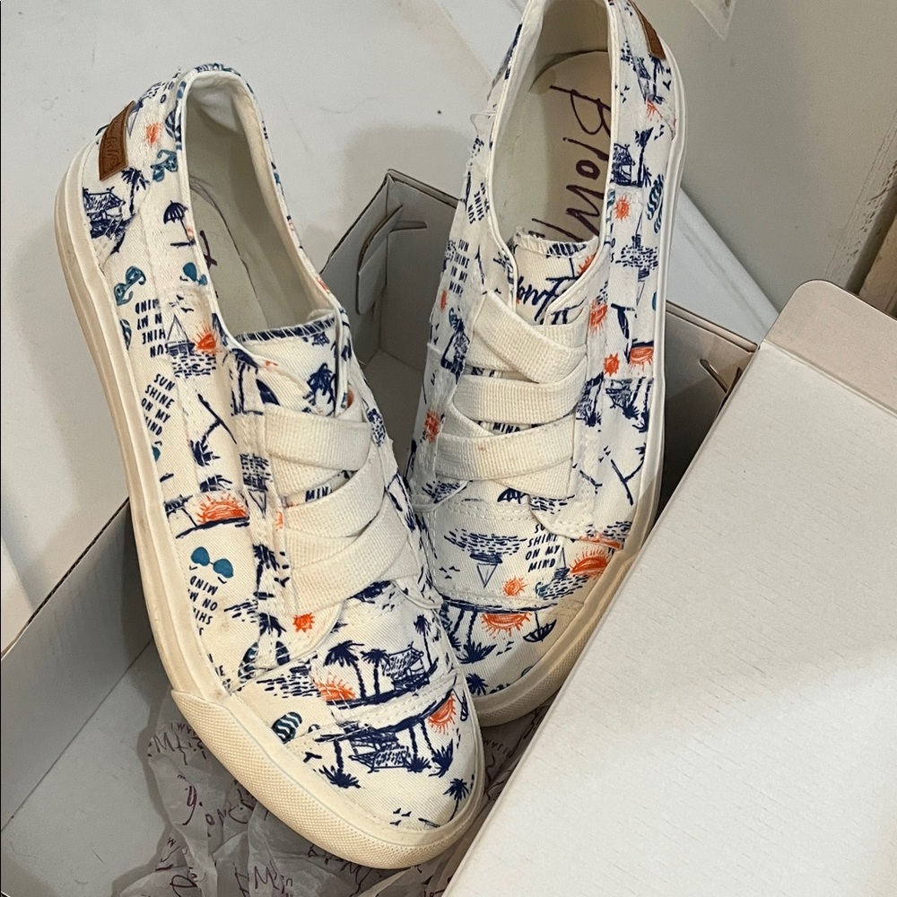 Blowfish Malibu Women's White and Blue Tropical Patterned Sneakers